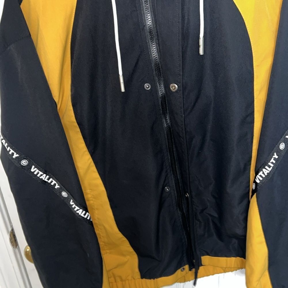SHEIN Black and Yellow Jacket - Picture 4 of 6